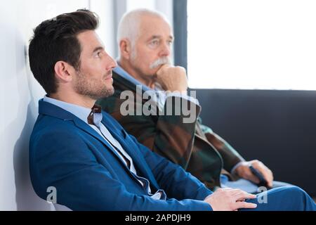 Geschäftsmann im Warteraum Stockfoto