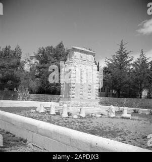 Israel 1948-1949: Jerusalem Beschreibung: Allenby-Denkmal mit dem Text in der Nähe dieses Punktes wurde die Heilige Stadt der 60. Londoner Division übergeben, 9. Dezember 1917. Übergeben an die 60. Londoner Division, am 9. Dezember 1917.) Anmerkung: Dieses Denkmal erinnert an die Kapitulation Jerusalems während des Ersten Weltkriegs im Jahr 1917 an den britischen General Sir Edmund Allenby (1861-1936). Datum: 1948 Ort: Israel, Jerusalem Schlüsselwörter: Gedenkstätten Stockfoto