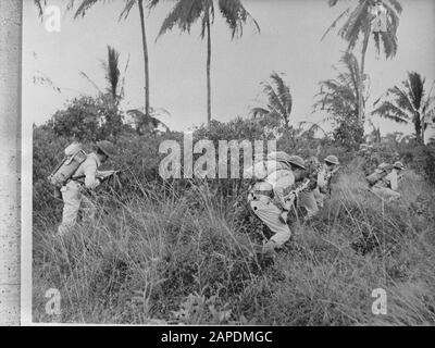 Wi [West Indies]/Anefo London Serie Beschreibung: Amerikanische Truppen in Niederländisch-Guyana [amerikanische Truppen in Suriname] Anmerkung: Repronegativ. Miltaire Übungen im Dschungel Datum: 1940-1945 Ort: Suriname Schlüsselwörter: Militär, Dschungel, Schulungen, Weltkrieg Stockfoto