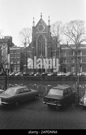 Kirchenbauten stehen unter Naturschutz Beschreibung: Amsterdam. Fassade der Kirche Unbeflecktes Herz Marias an der Keizersgracht Datum: 28. Februar 1974 Standort: Amsterdam, Noord-Holland Schlüsselwörter: Architektur, Fassaden, Kirchenbauten, neugotisch, Portale, Fenster Stockfoto