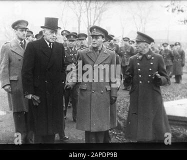 P [Portraits/Persons]/Anefo London Serie Beschreibung: Beerdigung von General G.B. Noothoven van Goor. Unter den Anwesenden Prinz Bernhard Anmerkung: Ort: Danescourt Friedhof Wolverhampton Datum: 16. März 1942 Ort: Großbritannien, Wolverhampton Schlagwörter: Friedhöfe, Begräbnisse, Offiziere, Porträts, Porträts, persönlicher Name des zweiten Weltkriegs: Bernhard, Prinz Stockfoto
