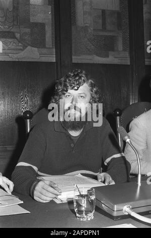 Amsterdamer Gemeinderatssitzung. Alderman Van der Vlis während des gemeinderats Datum: 24. Februar 1982 Schlüsselwörter: Gemeinderatssitzungen persönlicher Name: Vlis, Michael van der Stockfoto