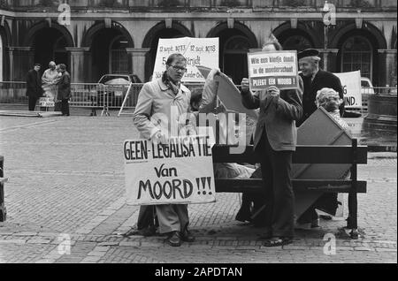 Demonstration gegen Abtreibungen Pater Koopman Datum: 12. September 1978 Schlüsselwörter: Demonstrationen Stockfoto