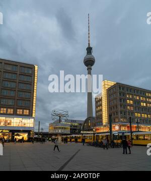 BERLIN, DEUTSCHLAND - 19. Februar 2019, Weltzeituhr, berühmte Uhr am Alexanderplatz im Zentrum der Hauptstadt. Stockfoto