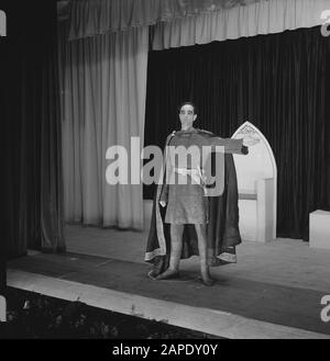 Armee [Armee] Anefo London Serie Beschreibung: Armee 566 Einer der Hauptakteure, Lieut. Immink, in einem von der niederländischen Brigade inszenierten Stück. Das Camp der niederländischen Armee in Wolverhampton. Einer der Hauptakteure. LT. Immink, in einem Stück der niederländischen Brigade. Datum: Dezember 1941 Stockfoto
