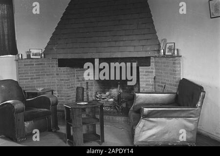 Armee [Armee] Anefo London Serie Beschreibung: Armee 552 EINE Ecke in den Offizieren Chaos. Kantine und Erholungsräume im niederländischen Armeelager in Wolverhampton. Eine Ecke mit Kamin in den Offizieren Mess Datum: Dezember 1941 Ort: Großbritannien Schlüsselwörter: Lager, Armee, Salons, Weltkrieg Stockfoto