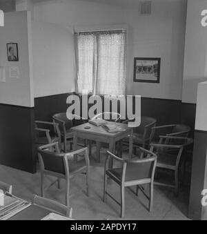 Armee [Armee] Anefo London Serie Beschreibung: Armee 562 EINE ruhige Ecke im Lese- und Schreibraum. Kantine und Erholungsräume im niederländischen Armeelager in Wolverhampton. Eine ruhige Ecke im Lese- und Schreibraum. Datum: Dezember 1941 Ort: Großbritannien Schlagwörter: Lager, Armee, Weltkrieg Stockfoto