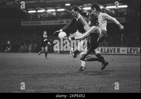 AZ 67 gegen FC Utrechter 1:0; v. l. Metgod (AZ), Torhüter van Breukelen und van Hanegem (Utrechter) Datum: 5. april 1980 Ort: Utrechter Schlagwörter: Torhüter, Sport, Fußball Stockfoto