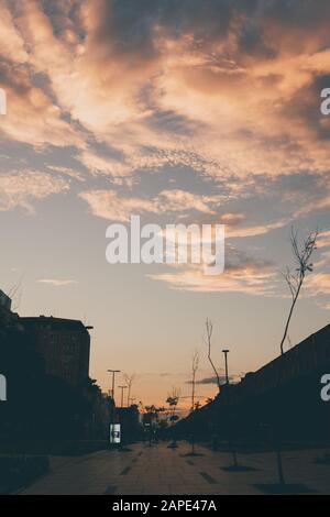 Rio DE JANEIRO, BRASILIEN - 17. Januar 2020: Sonnenuntergang im Hafengebiet von Rio de Janeiro. Stockfoto