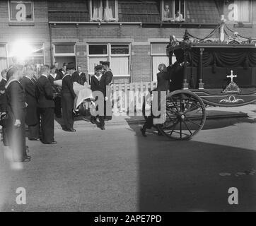 Funeral Stoker Third Class Datum: 11. August 1947 Schlagwörter: Beerdigung Stockfoto