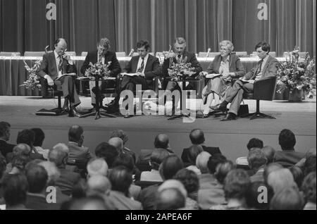 Letzte Sitzung der ARP in Verbindung mit der CDA in Amsterdam Beschreibung: Bild des Forums aus dem Raum Anmerkung: Aufgabe ARP Datum: 27. september 1980 Ort: Amsterdam, Noord-Holland Schlüsselwörter: ARP, CDA, Mitglieder, politische Parteien Institutionenname: ARP Stockfoto