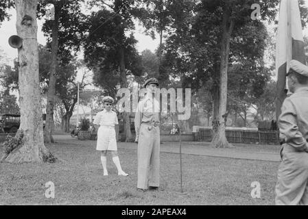 Vereidigung durch drei Geheimdienstmitarbeiter des NEFIS Datum: 1946 Standort: Indonesien, Niederländisch-Ostindien Stockfoto