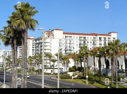 HUNTINGTON BEACH, KALIFORNIEN - 22. JANUAR 2020: Das Hilton Waterfront Beach Resort, am Pacific Coast Highway. Stockfoto
