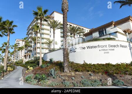 HUNTINGTON BEACH, KALIFORNIEN - 22. JANUAR 2020: Das Hilton Waterfront Beach Resort, am Pacific Coast Highway. Stockfoto