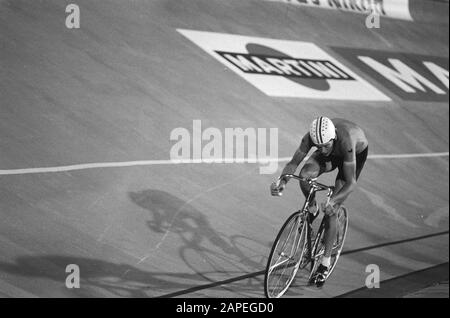 Weltmeisterschaft Radsport 1979 im Olympiastadion Amsterdam Beschreibung: Bert Oosterbosch während der Verfolgungsjagd für Profis Datum: 30. August 1979 Ort: Amsterdam, Noord-Holland Schlagwörter: Sport, Radsport persönlicher Name: Oosterbosch, Bert Stockfoto