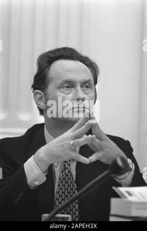 Diskussion Gesellschaftsvertrag in der unteren Kammer, Minister Boersma (Chef) Datum: 31. Oktober 1972 Schlüsselwörter: Politischer Personenname: Boersma, Jaap Stockfoto