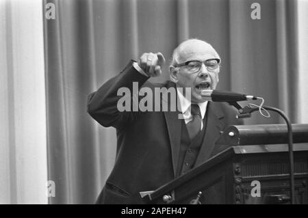 Diskussion Gesellschaftsvertrag in der unteren Kammer, den Uyl das Wort Datum: 31. Oktober 1972 Schlüsselwörter: Politischer Personenname: Uyl, Joop den Stockfoto