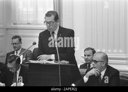 Biesheuvel beantwortet Fragen im niederländischen Haus, Nelissen, Biesheuvel und Geertsema Datum: 12. Oktober 1972 Schlüsselwörter: Politisch Stockfoto