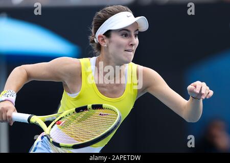 Melbourne, Australien. Januar 2020. Catherine Bellis aus den USA läuft beim zweiten Vorrundenspiel bei den ATP Australian Open 2020 im Melbourne Park, Melbourne, Australien am 23. Januar 2020 für den Ball gegen Karolina Muchova aus Tschechien. Foto von Peter Dovgan. Kredit: UK Sports Pics Ltd/Alamy Live News Stockfoto