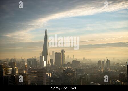 London Panoramaaussicht auf die Stadt mit wunderschönem Himmel Stockfoto