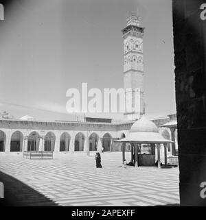 Naher Osten 1950-1955: Syrien Beschreibung: Innenhof der großen Moschee, Al Dschami al Kabir in Aleppo. Anmerkung: Auch Zakaria-Moschee genannt. Datum: 1950 Ort: Aleppo, Syrien Schlüsselwörter: Minarette, Moscheen, Plätze Stockfoto