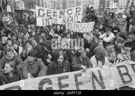 Blokkade Stadhuis A'dam in Verbindung mit dem Installationszentrum Parteirat; O. Z.-Voorburgwal (in der Nähe des Rathauses) Datum: 29. april 1986 Standort: Amsterdam, Noord-Holland Schlüsselwörter: Blockaden, Rathäuser Stockfoto