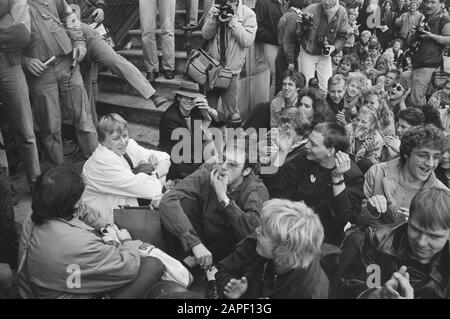 Blokkade Stadhuis A'dam in Verbindung mit dem Parteirat des Installationszentrums; Aktivisten machen Lärm, CPN-Ratsherr T. van der Klinkenberg Datum: 29. april 1986 Standort: Amsterdam, Noord-Holland Schlüsselwörter: Blockaden persönlicher Name: T. van der Klinkenberg Stockfoto