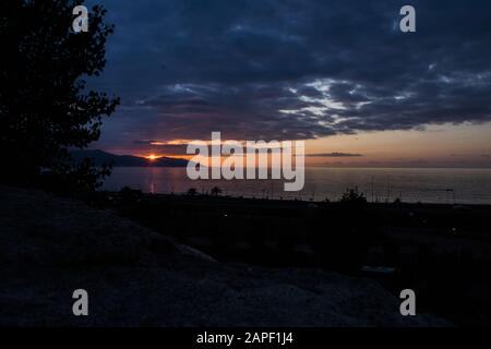 Trabzon, auf Englisch historisch bekannt als Trebizond, ist eine Stadt an der Schwarzmeerküste der Nordosttürkei und Hauptstadt der Provinz Trabzon. Stockfoto