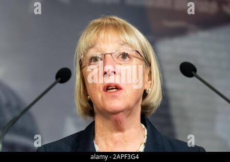 US-Senator Patty Murray (D-WA) spricht auf einer Pressekonferenz zur Amtsenthebung mit demokratischen Senatoren in Washington. Stockfoto