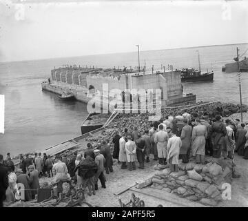 Brielse Maas. Caison an seinen Ort Datum: 3. Juli 1950 Ort: Brielse Maas, Roozenburg, Voorne Schlüsselwörter: Sperrungen, Flüsse Stockfoto