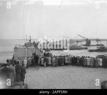 Brielse Maas. Caison an seinen Ort Datum: 3. Juli 1950 Ort: Brielse Maas, Roozenburg, Voorne Schlüsselwörter: Sperrungen, Flüsse Stockfoto