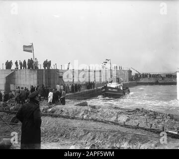 Brielse Maas. Caison an seinen Ort Datum: 3. Juli 1950 Ort: Brielse Maas, Roozenburg, Voorne Schlüsselwörter: Sperrungen, Flüsse Stockfoto