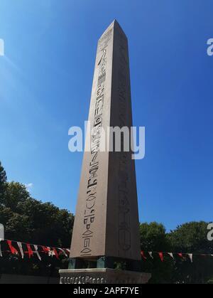 Der Obelisk von Theodosius ist auf dem Hippodrom in Istanbul, Türkei ausgestellt Stockfoto