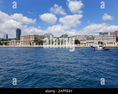 Dolmabahçe-Palast vom Flussboot, Istanbul, Türkei Stockfoto