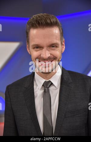 Köln, Deutschland. Januar 2020. Der Kabarettist Florian Schroeder ist Gast in der ARD-Talkshow "Maischberger . Die Woche ' Credit: Horst Galuschka / dpa / Alamy Live News Stockfoto