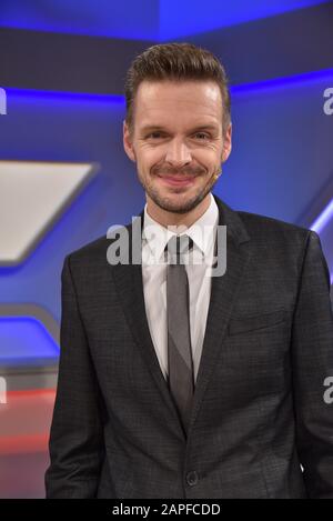 Köln, Deutschland. Januar 2020. Der Kabarettist Florian Schroeder ist Gast in der ARD-Talkshow "Maischberger . Die Woche ' Credit: Horst Galuschka / dpa / Alamy Live News Stockfoto