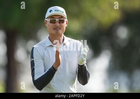 Dubai, VAE. Januar 2020. Haotong Li aus China in Runde 1 während der PGA European Tour Dubai Desert Classic im Emirates Golf Club, Dubai, VAE am 23. Januar 2020. Foto von Grant Winter. Nur redaktionelle Nutzung, Lizenz für kommerzielle Nutzung erforderlich. Keine Verwendung bei Wetten, Spielen oder einer einzelnen Club-/Liga-/Spielerpublikationen. Kredit: UK Sports Pics Ltd/Alamy Live NewsDubai, VAE. Januar 2020. Kredit: UK Sports Pics Ltd/Alamy Live News Stockfoto