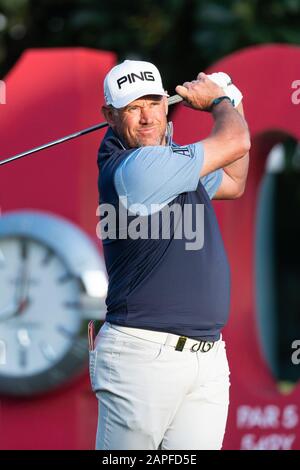 Dubai, VAE. Januar 2020. Lee Westwood von England hat sich während der PGA European Tour Dubai Desert Classic im Emirates Golf Club, Dubai, VAE am 23. Januar 2020 in Runde 1 abgezweigt. Foto von Grant Winter. Nur redaktionelle Nutzung, Lizenz für kommerzielle Nutzung erforderlich. Keine Verwendung bei Wetten, Spielen oder einer einzelnen Club-/Liga-/Spielerpublikationen. Kredit: UK Sports Pics Ltd/Alamy Live NewsDubai, VAE. Januar 2020. Kredit: UK Sports Pics Ltd/Alamy Live News Stockfoto