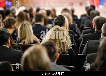 Frauen im Publikum an einer Konferenz teil - Frauen gezielt Veranstaltungen. Stockfoto
