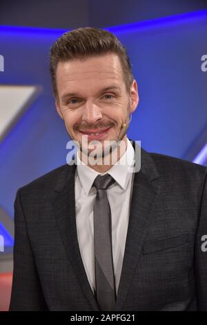 Köln, Deutschland. Januar 2020. Der Kabarettist Florian Schroeder ist Gast in der ARD-Talkshow "Maischberger . Die Woche ' Credit: Horst Galuschka / dpa / Alamy Live News Stockfoto