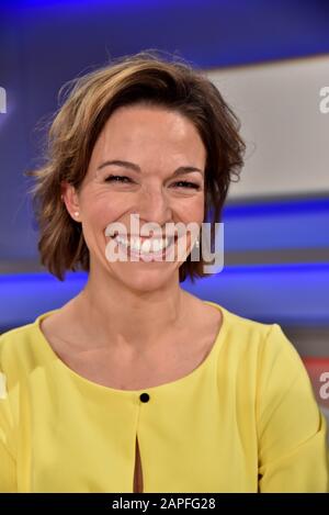 Köln, Deutschland. Januar 2020. Die Moderatorin Anna Planken ist Gast in der ARD-Talkshow "Maischberger". Die Woche ' Credit: Horst Galuschka / dpa / Alamy Live News Stockfoto