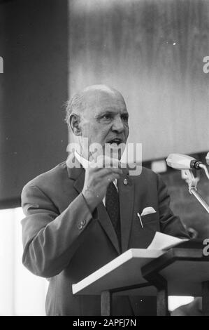 Außerordentliche Mitgliederversammlung KNVB, Geerarts (Limburgia) zum Wort Datum: 3. Juli 1971 Schlagwörter: Mitgliederversammlungen Name Der Institution: Limburgia Stockfoto