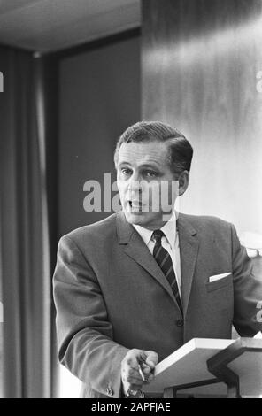 Außerordentliche Mitgliederversammlung KNVB, NR. 26, 27 Stoop zum Wort, NR. 28 Kolk, NR. 29 Geerarts bis zum Wortdatum: 3. Juli 1971 Schlagwörter: Mitgliederversammlungen Personenname: Kolk Stockfoto