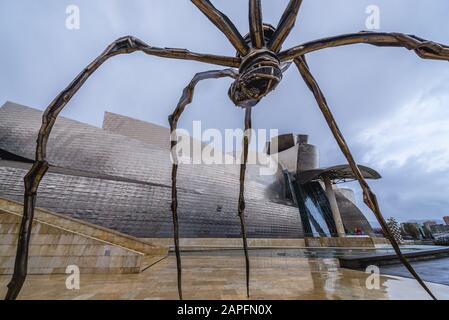 Die von Louise Bourgeois geschaffene Maman-Skulptur neben dem Guggenheim Museum in Bilbao, der größten Stadt im Baskenland, Spanien Stockfoto