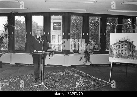 Eröffnung des neuen Gebäudes AMEV in Sarphatistraat hoek Amste Beschreibung: Bürgermeister Samkalden zum Wort Datum: 26. Mai 1971 Ort: Amsterdam, Noord-Holland Schlagwörter: Bürgermeister, Fotos, Gebäude, Büros, Öffnungen, Versicherungen Personenname: Samkalden, Ivo Stockfoto