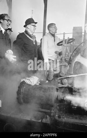 Bürgermeister Samkalden setzt historische Werft t Kromhout mit Dampfwinde in Gebrauch Datum: 17. Oktober 1973 Schlüsselwörter: Bürgermeister, Werften Personenname: Samkalden, Ivo Institutionenname: Kromhout Stockfoto