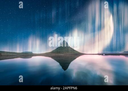 Aurora Licht hinter dem Kirkjufell-Berg in Island, Europa. Landschaftsfotografie Stockfoto