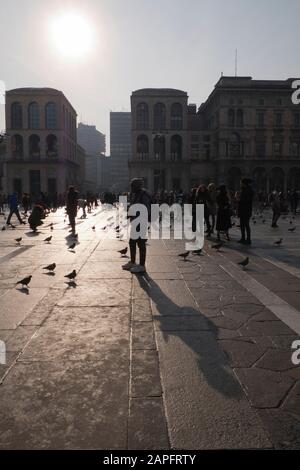 Am frühen Morgen auf der Piazza Duomo in Mailand im Winter Italien Stockfoto