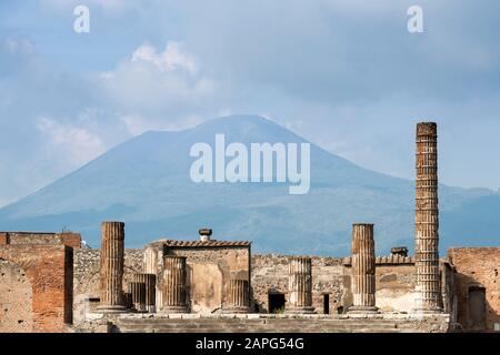 Die antiken römischen Ruinen Pompejis, die vom vulkan vesuvio zerstört wurden, sind auf die Liste des UNESCO-Welterbes eingetragen. Stockfoto