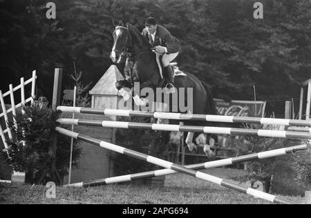 CHIO, Rotterdam (22.): H. J. M. Wouters V. D. Oudenweije (Ned.) gewann den großen Preis von Rotterdam: Wouters V. D. Oudenweijer, Aktionsdatum: 7. September 1969 Standort: Rotterdam, Zuid-Holland Personenname: H. J. M. Wouters V. D. Oudenweijer Institutionname: CHIO Stockfoto